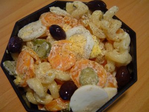 סלט פסטה קר במגוון טעמים וצבעים