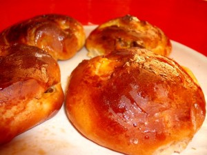 לחמניות שמרים צימוקים ואגוזים
