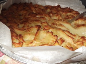 מאפה אטריות סבתא עם קינמון ורסק תפוחים